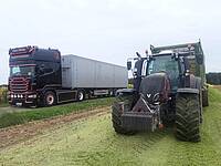 LKW und Traktor